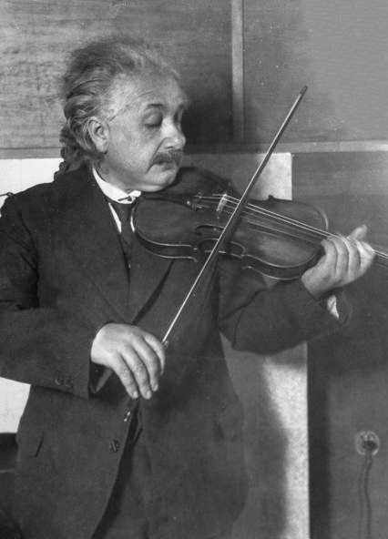 Albert_Einstein_violin